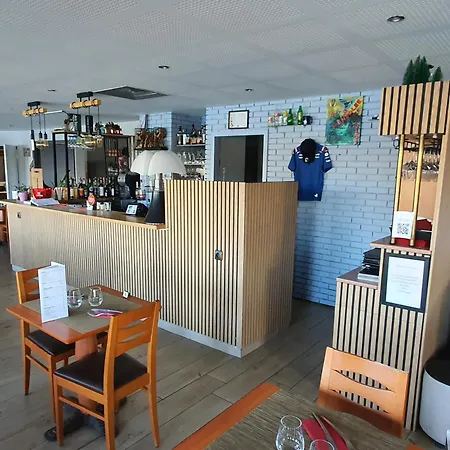 Hotel Logis - & Restaurant Des Lacs Paris Sud Viry-Châtillon
