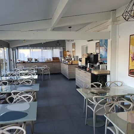 Hotel Logis - & Restaurant Des Lacs Paris Sud 3*