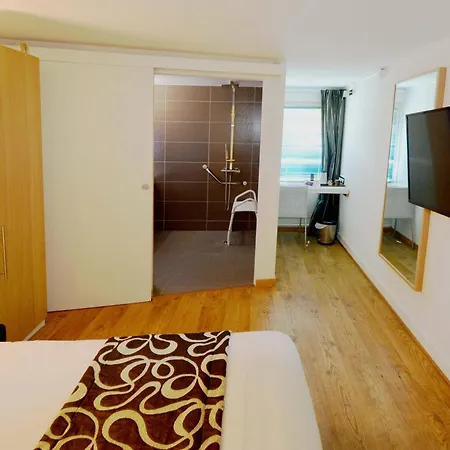 Logis - & Restaurant Des Lacs Paris Sud