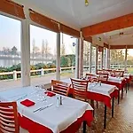 Logis - & Restaurant Des Lacs Paris Sud Hotel