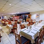 Hotel Logis - Hôtel&restaurant Des Lacs Paris Sud 3*