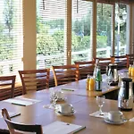 Logis - & Restaurant Des Lacs Paris Sud Hotel