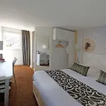 Logis - Hôtel&restaurant Des Lacs Paris Sud Hotel 3*