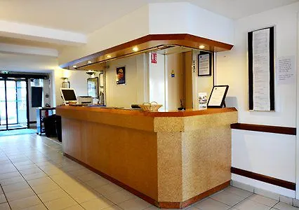 Logis - & Restaurant Des Lacs Paris Sud Szálloda