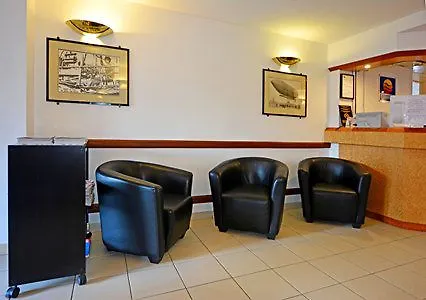 Logis - & Restaurant Des Lacs Paris Sud ホテル 3*