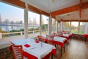 Logis - & Restaurant Des Lacs Paris Sud Szálloda
