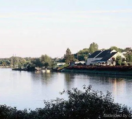 Logis - & Restaurant Des Lacs Paris Sud Szálloda