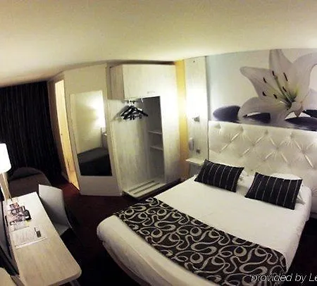 Szálloda Logis - & Restaurant Des Lacs Paris Sud 3*