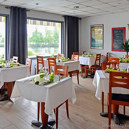 Szálloda Logis - & Restaurant Des Lacs Paris Sud 3*