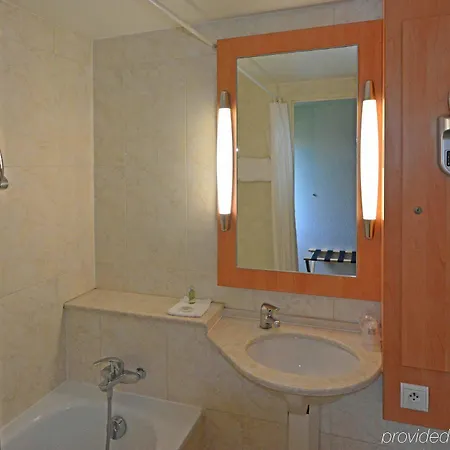 Logis - & Restaurant Des Lacs Paris Sud 3* Viry-Châtillon