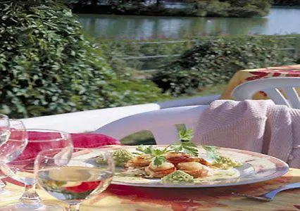Logis - & Restaurant Des Lacs Paris Sud Szálloda 3*