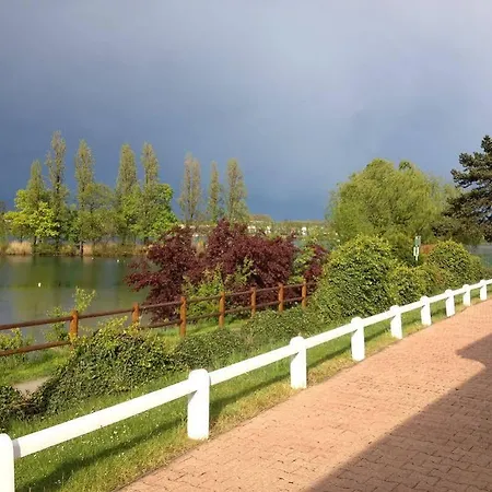 Logis - & Restaurant Des Lacs Paris Sud 韦瑞-夏特林