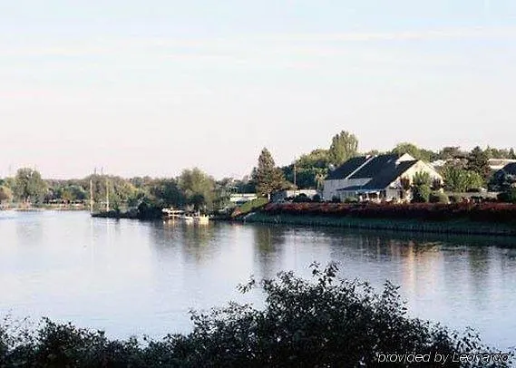 Logis - Hôtel&restaurant Des Lacs Paris Sud Hotel
