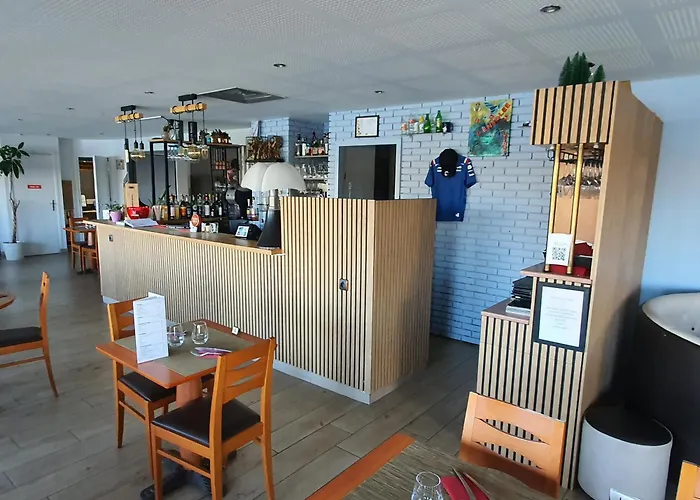 Hotel Logis - Hôtel&restaurant Des Lacs Paris Sud Viry-Châtillon