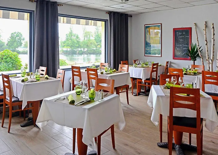 Hotel Logis - Hôtel&restaurant Des Lacs Paris Sud 3*