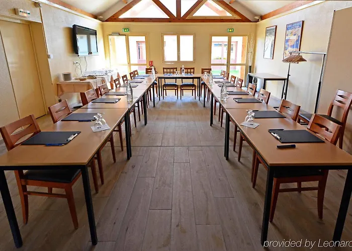 Hotel Logis - Hôtel&restaurant Des Lacs Paris Sud Viry-Châtillon