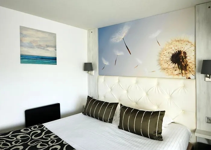 Logis - Hôtel&restaurant Des Lacs Paris Sud Hotel 3*